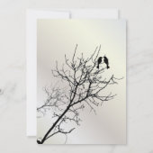 Modern Love Birds Tree White Wedding Einladungen (Rückseite)