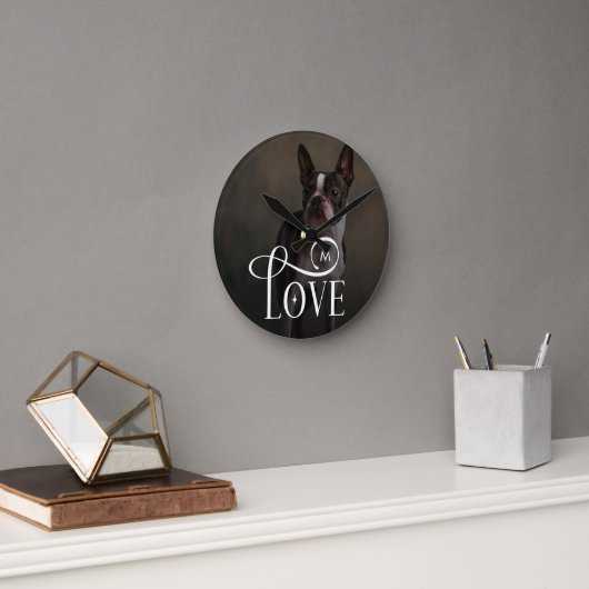 Modern Love Custom Dog Pets Photo Monogram Runde Wanduhr (Büro)