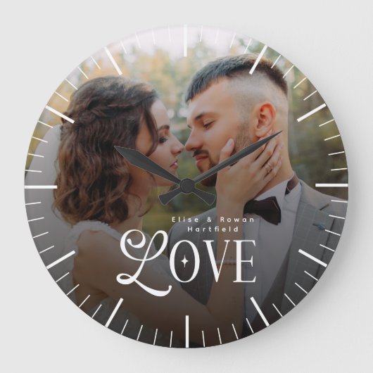 Modern Love Custom Wedding Photo Couples Monogram Große Wanduhr (Vorderseite)