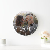 Modern Love Custom Wedding Photo Couples Monogram Große Wanduhr (Zuhause)