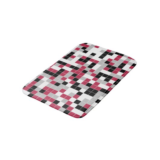 Modern Magenta Black Gray Geometric Badematte (Schrägansicht)