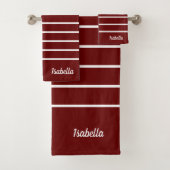Modern Maroon Deep Red Name Script Strips Badhandtuch Set (Insitu)