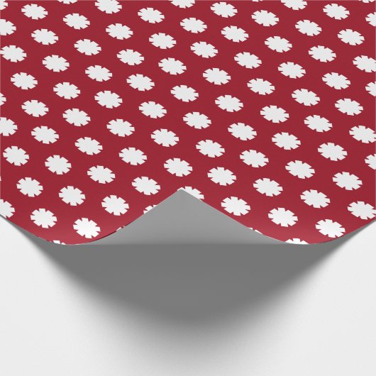 Modern maroweiße Sterne Schneeflocken Feriengesche Geschenkpapier (Ecke)