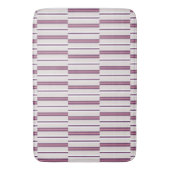 Modern Mauve and Plum Stripe Badematte (Vorderseite Vertikal)