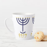 Modern Menorah Paleo Hebrew Blue Gold Milchtasse<br><div class="desc">Modern Blue Gold Menorah Paleo Hebräisch. Das Wort "Menorah" in der alten bildhaften Sprache Paleo Hebräisch besteht aus den Buchstaben Mem, Nun, Resh, Hey. Jeder Buchstabe hat eine Bedeutung, wie hier aufgelistet. Mem - Chaos Mighty Blood, Nun - Fortsetzung ihres Sohnes, Resh - Erste Top Beginning, Hey - Sehen Sie...</div>