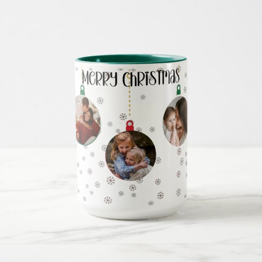 Modern Merry Christmas Red Ornament Holiday Photo Tasse (Zentrum)