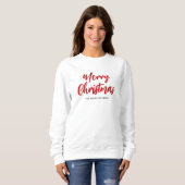 Modern Merry Christmas Red Script Family Name Sweatshirt (Vorne ganz)