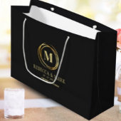 Modern metallic gold circle shape faux monogram große geschenktüte