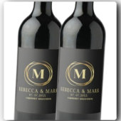 Modern metallic gold circle shape faux monogram weinetikett