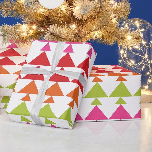 Modern Mini Christmas Trees Geometrisches Muster Geschenkpapier (Feiertage)