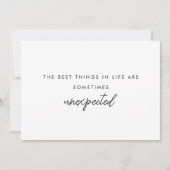 Modern Minimal Baby "Unexpected" Pregnancy Photo Ankündigung (Vorderseite)