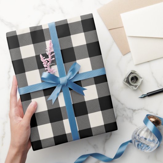Modern Minimal Black White Gingham Plaid Pattern Geschenkpapier (Schenken)
