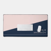 Modern minimal dark blue and pink custom name schreibtischunterlage (Tastatur & Maus)