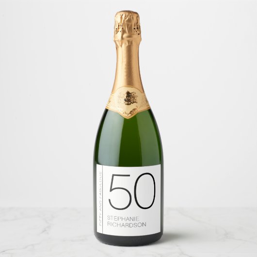 Modern Minimal Fifty and Fabulous 50th Birthday Schaumweinetikett (Vorderseite)