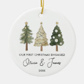 Modern Minimal First Christmas Verlobt Keramik Ornament (Vorne)