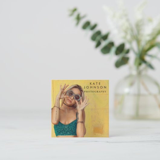 Modern Minimal Full Photo QR Code Social Media Quadratische Visitenkarte (Stehend Vorderseite)