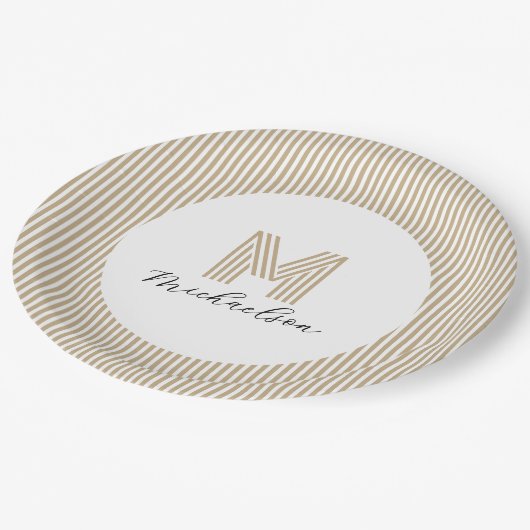Modern Minimal Gold Stripes Monogram  Pappteller (Schrägansicht)