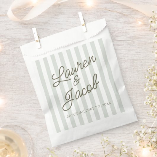 Modern Minimal Minimalist Green Stripes Wedding Geschenktütchen (Ausgeschnitten)