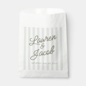 Modern Minimal Minimalist Green Stripes Wedding Geschenktütchen (Vorderseite)