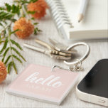 Modern Minimal Pastel Pink Hallo und Sie nennen Schlüsselanhänger<br><div class="desc">Modern Minimal Pastel Pink Hallo und Sie nennen</div>