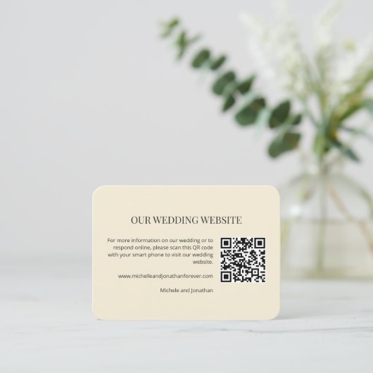 Modern Minimal Wedding Website QR Code Insert Card (Stehend Vorderseite)