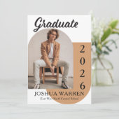 Modern Minimalist Arch Photo Graduation 2026 Ankündigung (Stehend Vorderseite)