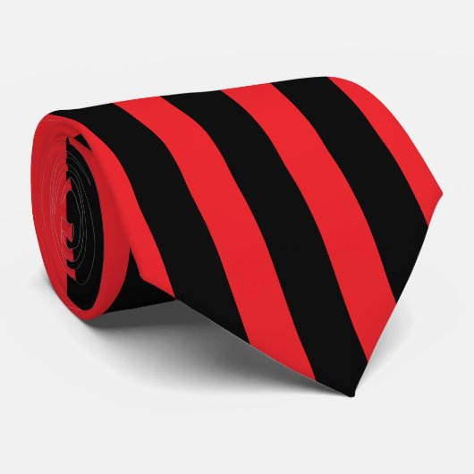Modern Minimalist Black and Red Stripes Krawatte (Gerollt)