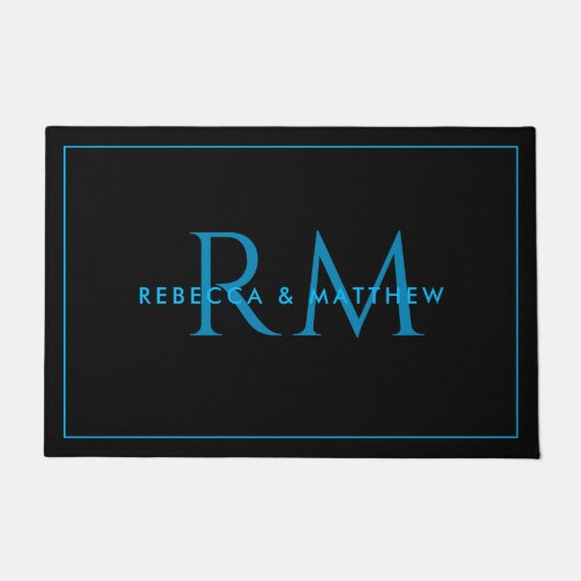 Modern Minimalist Blue Black Couple Monogram Fußmatte (Vorderseite)
