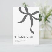 Modern Minimalist Bow Wedding Thank You Card Dankeskarte (Stehend Vorderseite)