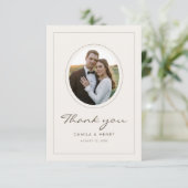 Modern Minimalist Ivory Budget Wedding Photo Dankeskarte (Stehend Vorderseite)