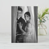 Modern Minimalist Monogram Elegant Wedding Photo Save The Date (Stehend Vorderseite)