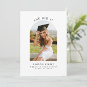 Modern Minimalist Photo Graduation Party Invite Einladung (Stehend Vorderseite)