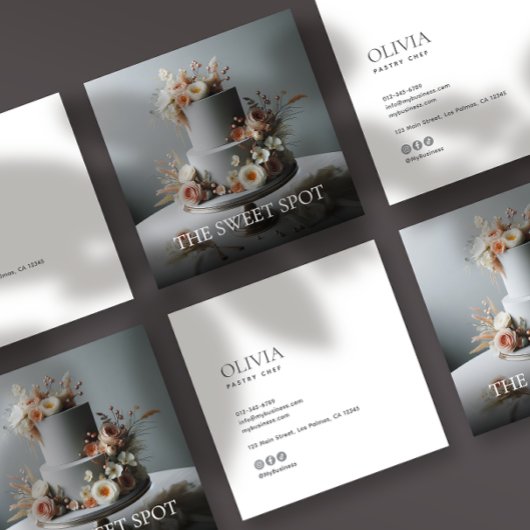 Modern Minimalist Photo & Socials Bakery Quadratische Visitenkarte