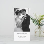Modern Minimalist Photo Wedding Bookmark with QR  Save The Date (Stehend Vorderseite)