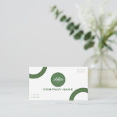 Modern Minimalist Sage Green & White Business Card Visitenkarte (Stehend Vorderseite)