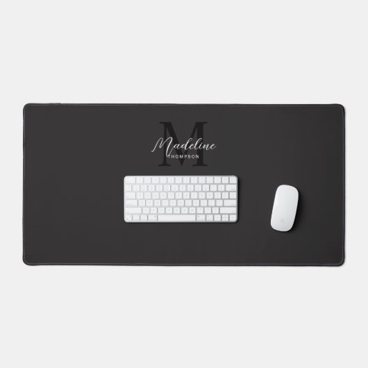 Modern Minimalist Script Black White Monogram Schreibtischunterlage (Tastatur & Maus)