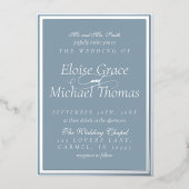 Modern Minimalist Script Dusty Blue Wedding Folieneinladung (Vorderseite)