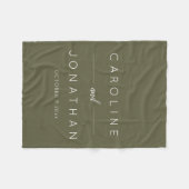 Modern Minimalist Script Olive Moss Custom Wedding Fleecedecke (Vorderseite (Horizontal))
