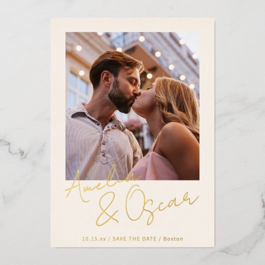 Modern Minimalist Script Photo Save the Date Gold Folieneinladung (Vorderseite)