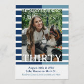 Modern Minimalist Striped Thirtieth Birthday Photo Einladung (Vorderseite)