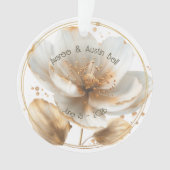 Modern Minimalist White and Gold Wedding Ornament (Vorderseite)