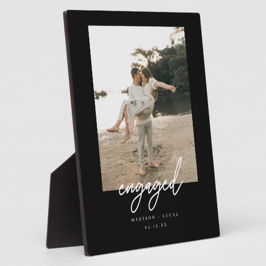 Modern Minimalistic Black Script "Engaged" Photo Fotoplatte (Seite)