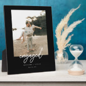 Modern Minimalistic Black Script "Engaged" Photo Fotoplatte (Seite)