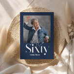 Modern minimalistisch einfache Marine blau 60. Geb Einladung<br><div class="desc">Moderne minimale Typografie einfache Foto Marine blau und weiß 60. Geburtstag Einladung. Teil einer zeitgenössischen Sammlung.</div>