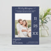 Modern Minimalistisch Navy Blue Foto Monogram Save The Date (Stehend Vorderseite)