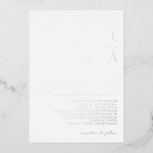 Modern Minimalistisch   Silbernes Monogramm Echtes Folieneinladung