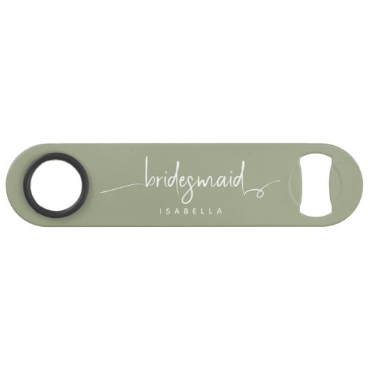 Modern Minimalistische Bridesmaid Script Sage Gree Speed Flaschenöffner (Vorderseite (Horizontal))