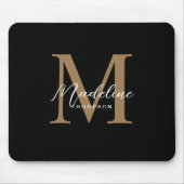 Modern Minimalistisches Script Black Gold Monogram Mousepad (Vorne)