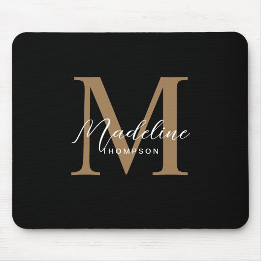 Modern Minimalistisches Script Black Gold Monogram Mousepad (Vorne)