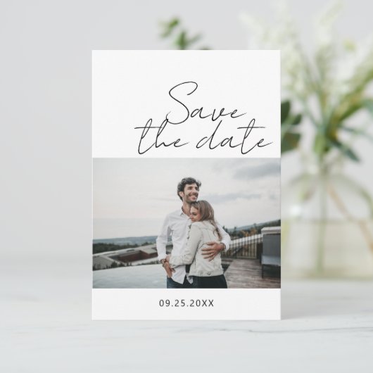 Modern Minimalistisches Script Foto Save the Date (Stehend Vorderseite)